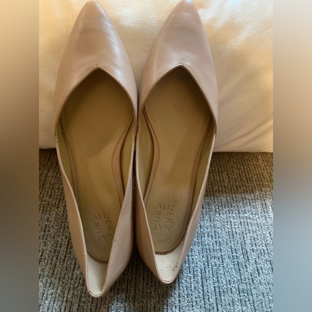 Sz 12W Naturalizers taupe flats
